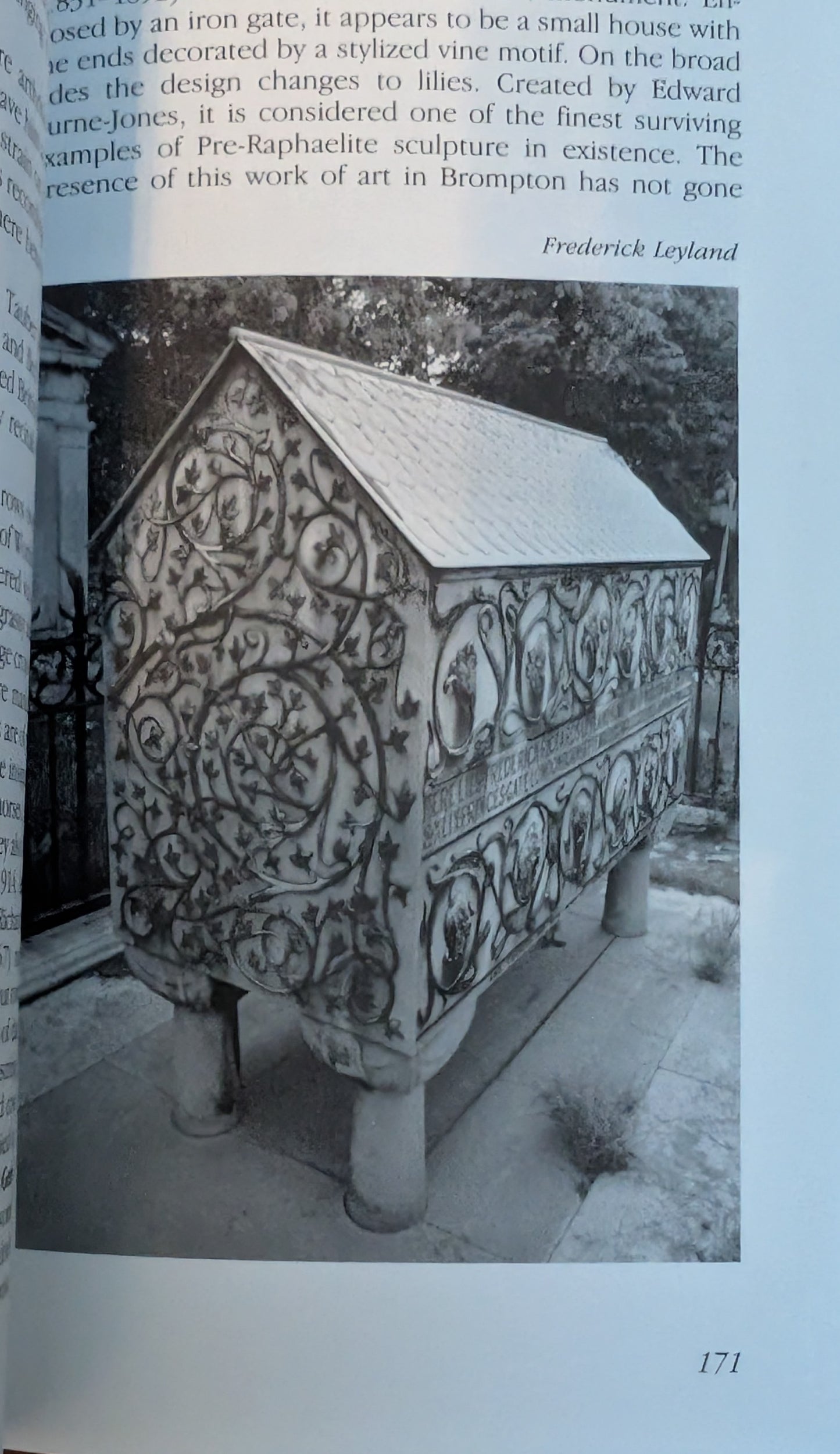 Permanent Londoners: An Illustrated Guide to Cemeteries of London by Judi Culbertson & Tom Randall