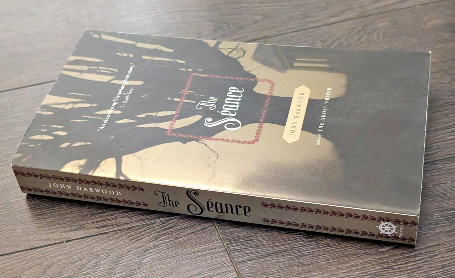 The Sèance by John Harwood