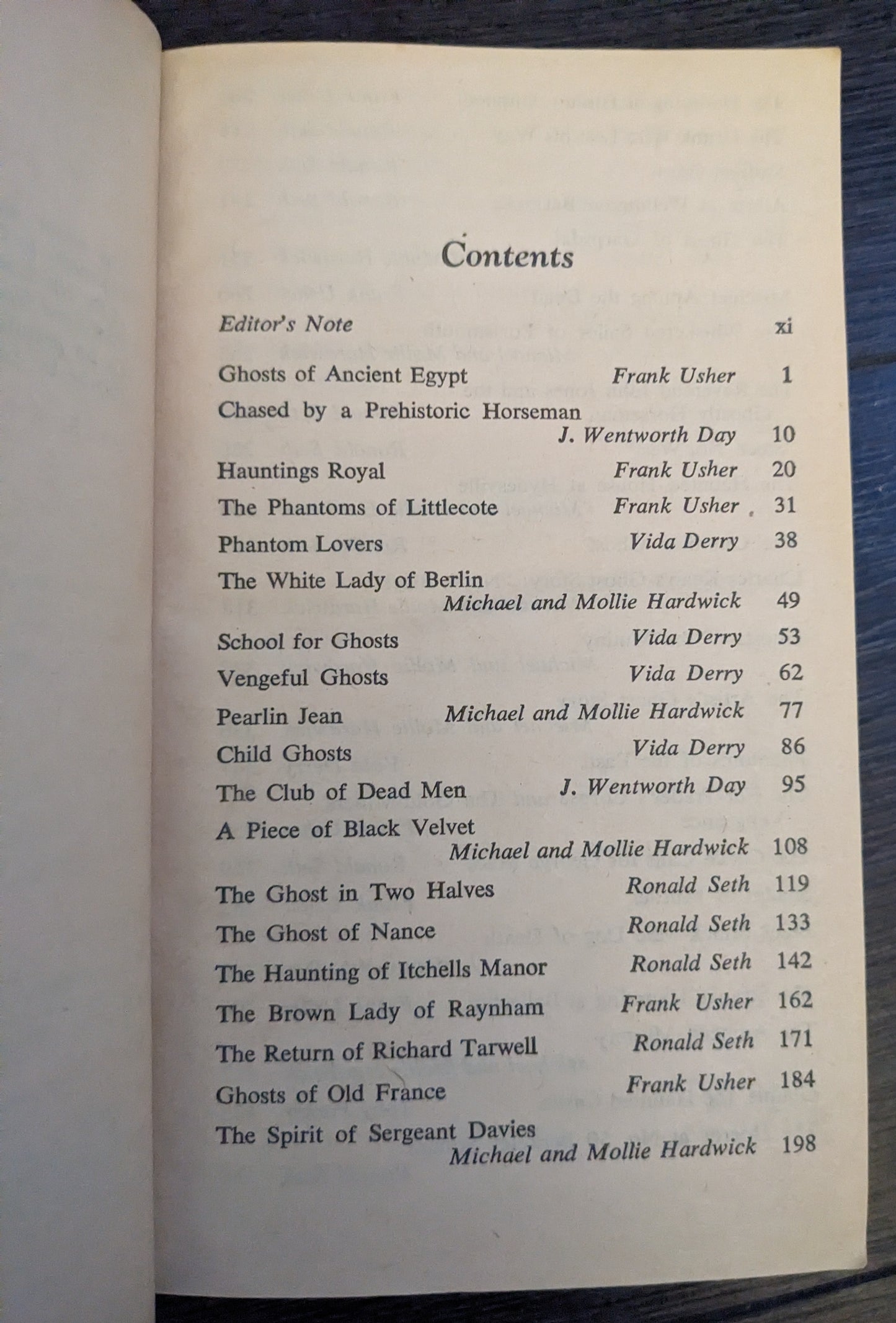 50 Great Ghost Stories edited by John Canning