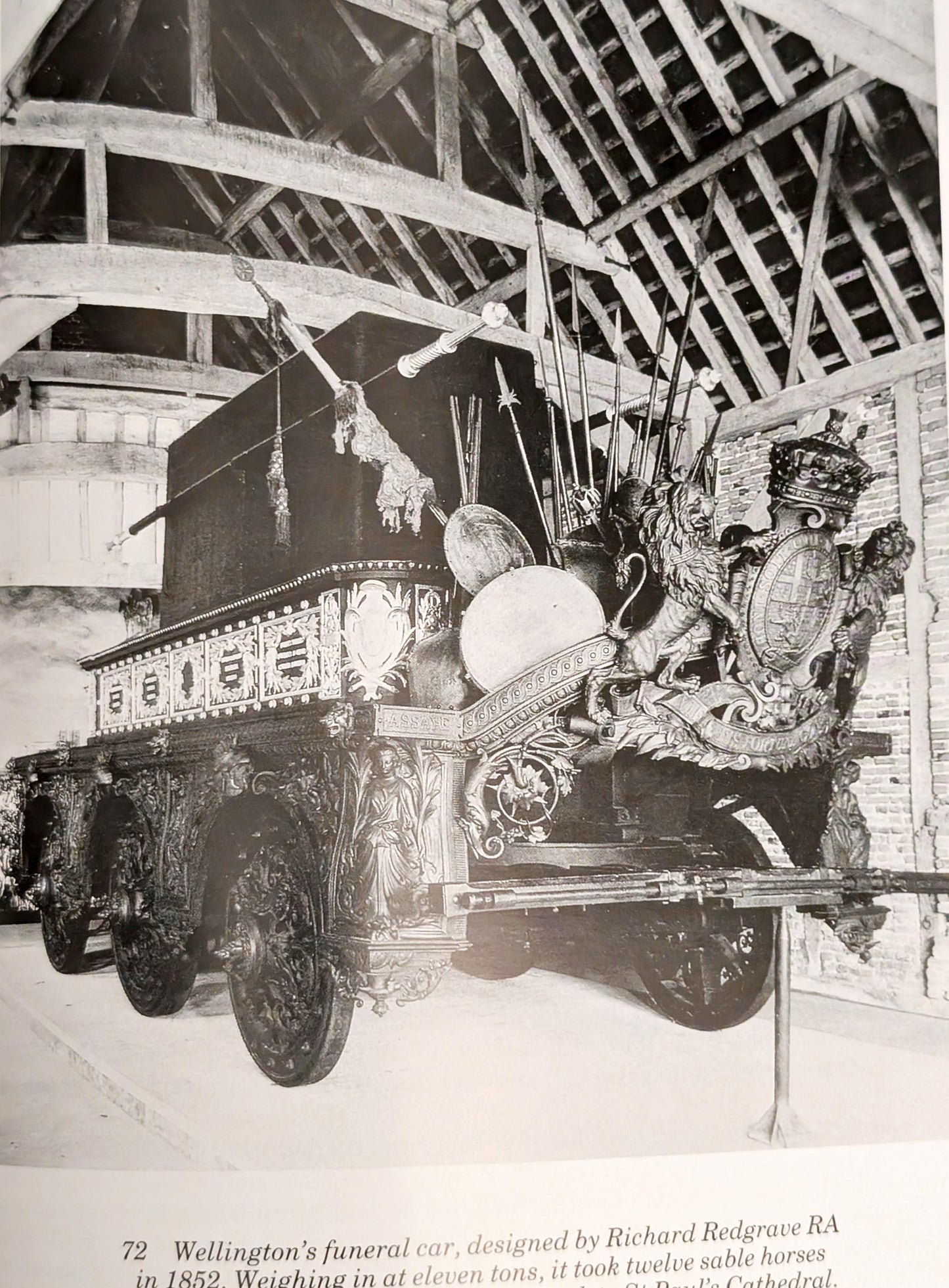 The English Way of Death: The Common Funeral Since 1450 by Julian Litten