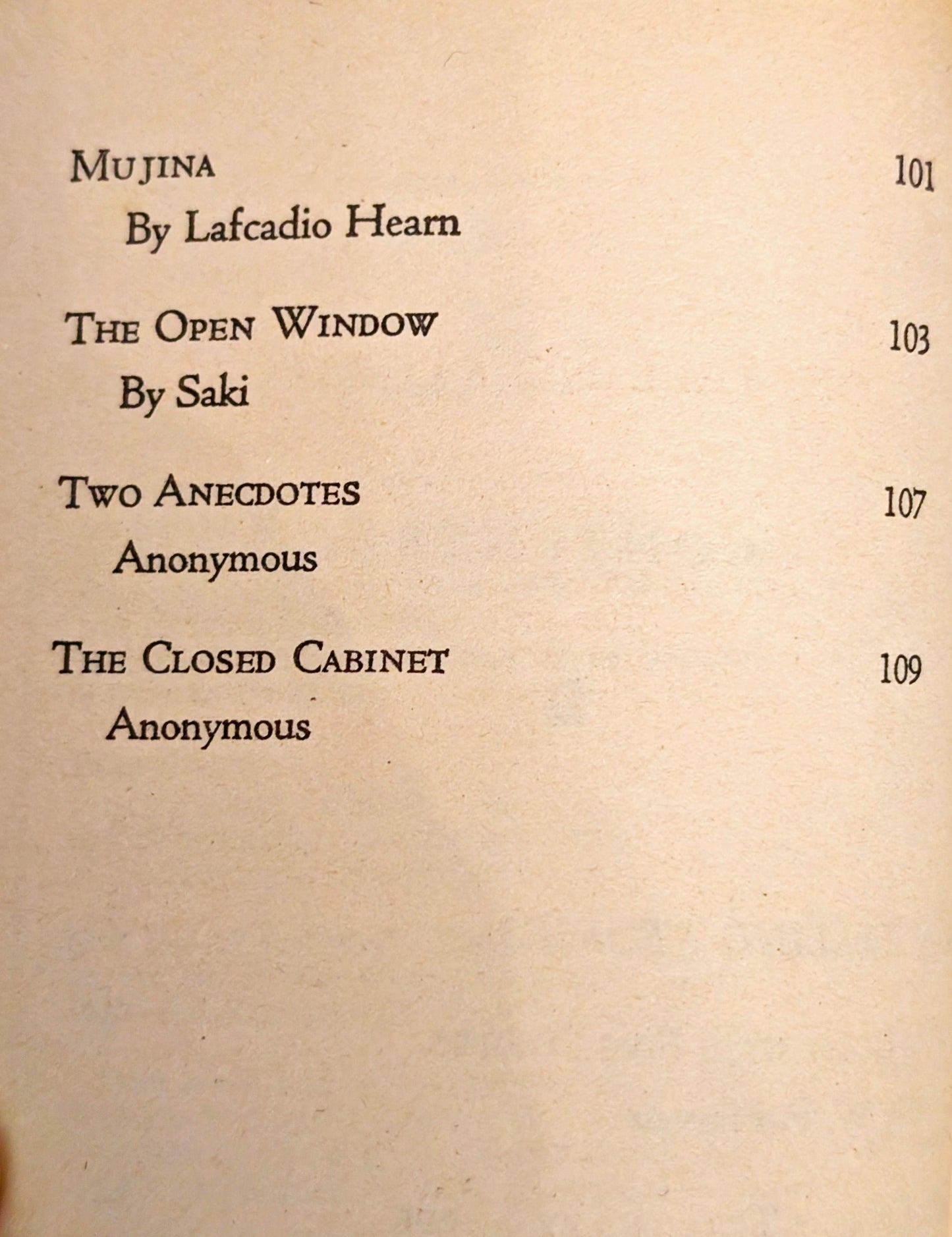 Tales to Be Told in the Dark edited by Basil Davenport