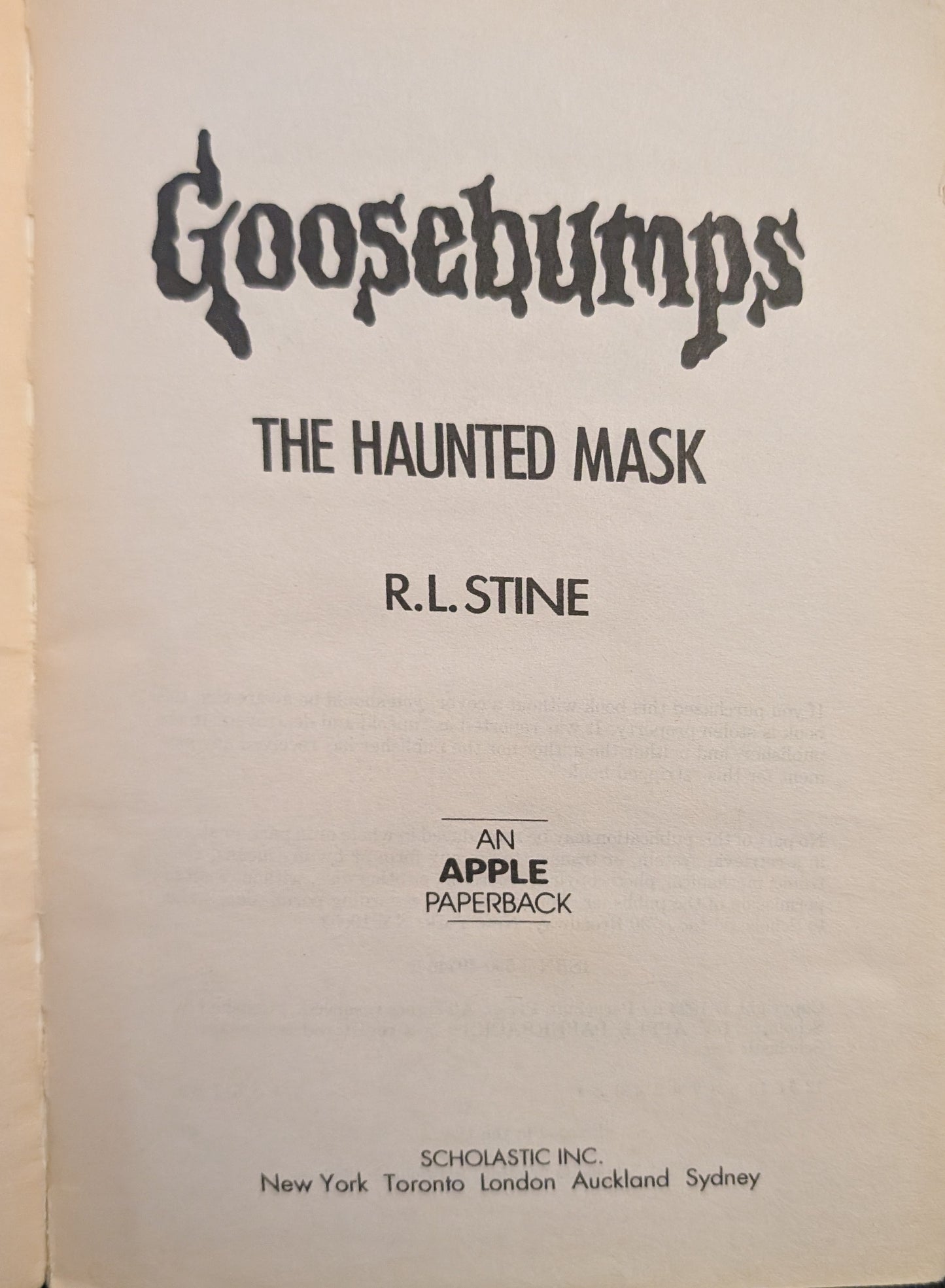 The Haunted Mask (Goosebumps #11) by R.L Stine