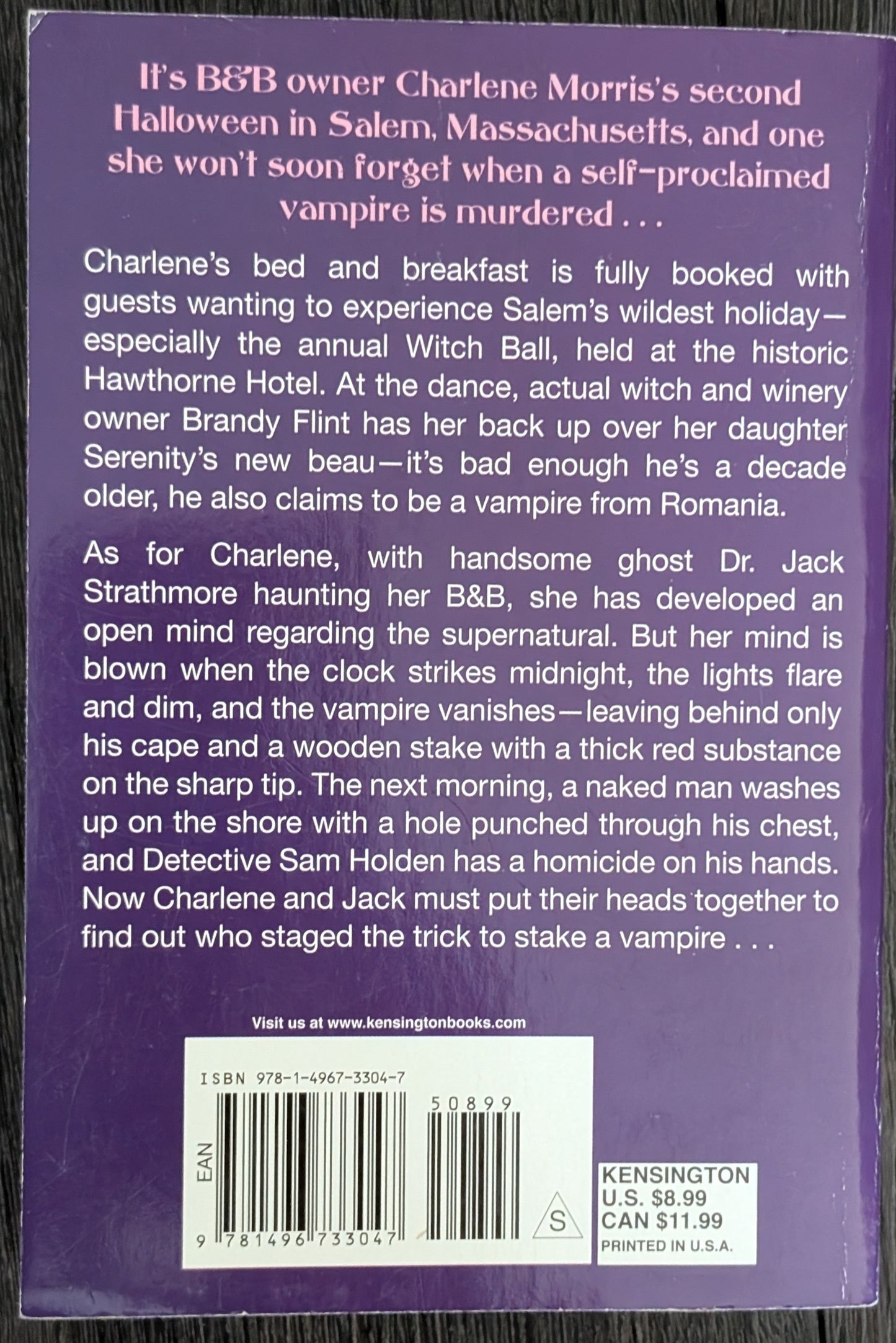 Mrs. Morris and the Vampire by Traci Wilton