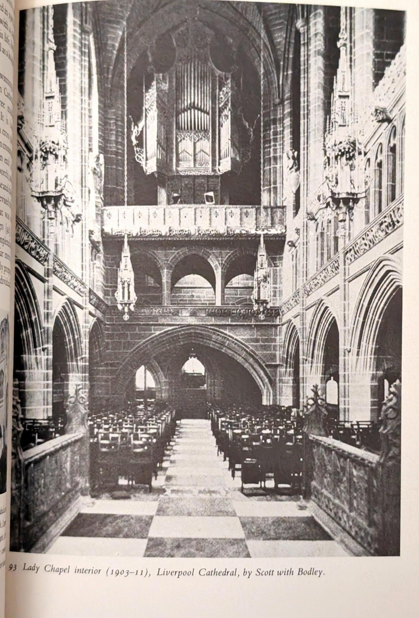 Edwardian Architecture: A Handbook to Building Design in Britain 1890-1914 by Alastair Service