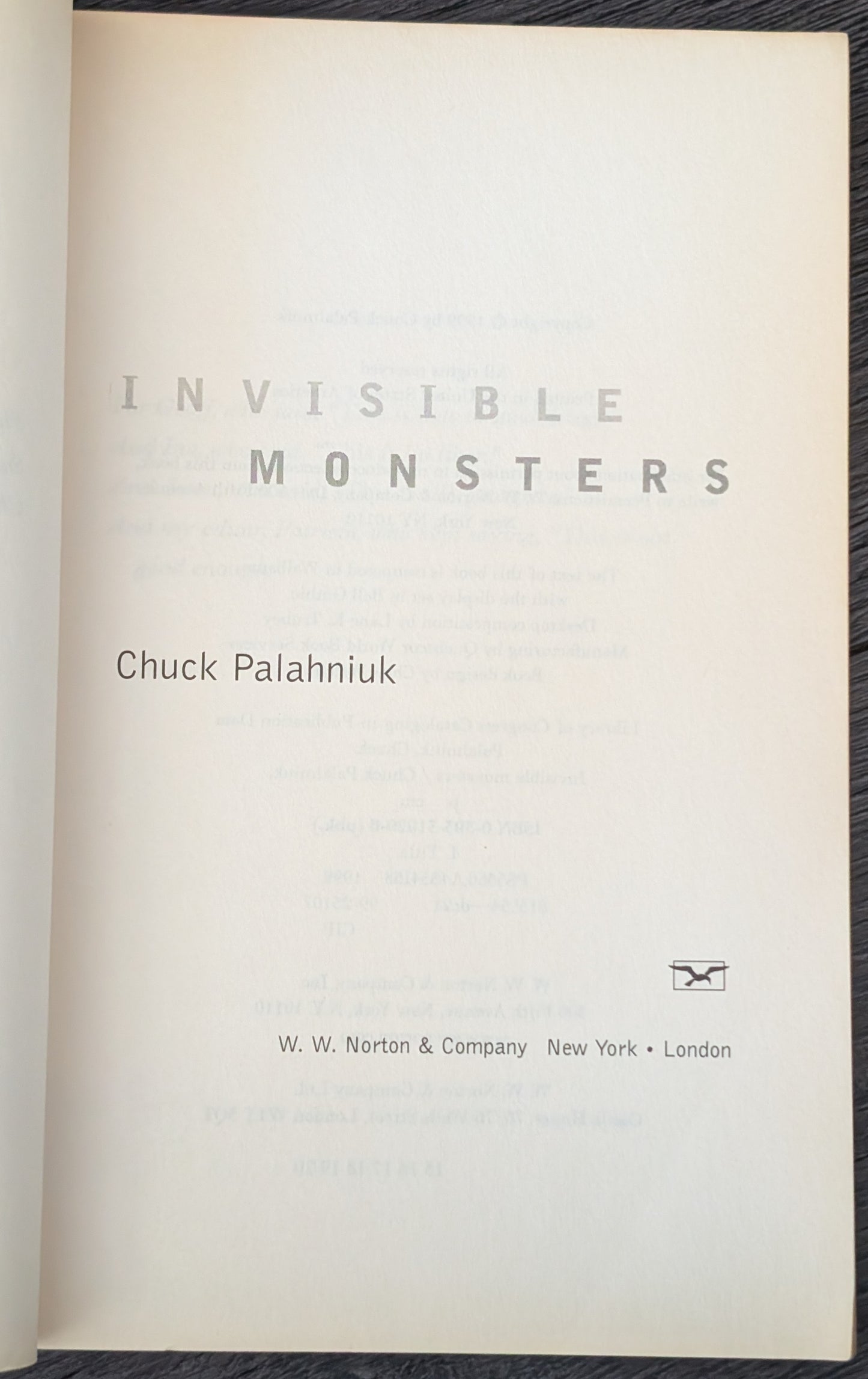 Invisible Monsters by Chuck Palahniuk