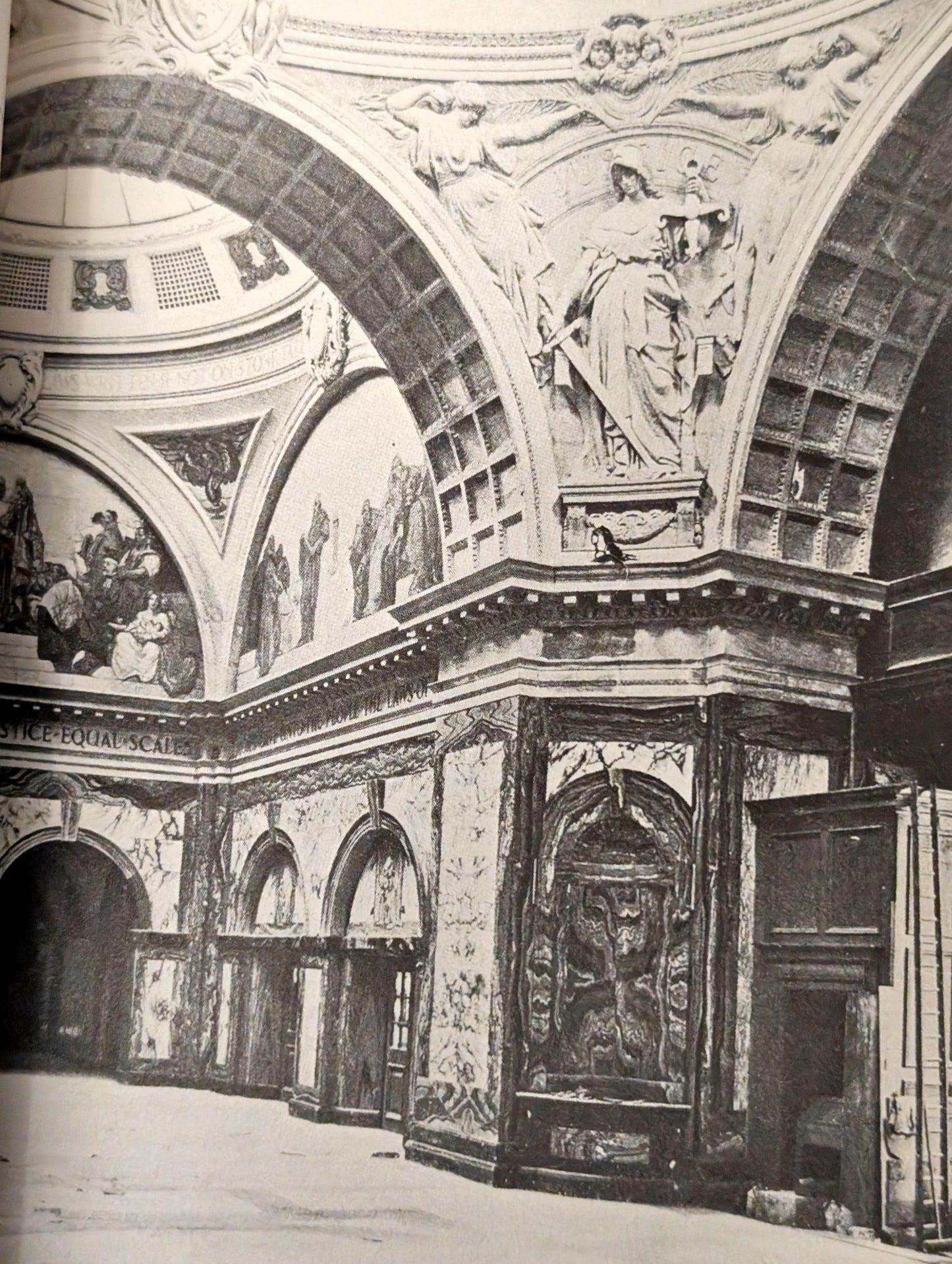 Edwardian Architecture: A Handbook to Building Design in Britain 1890-1914 by Alastair Service