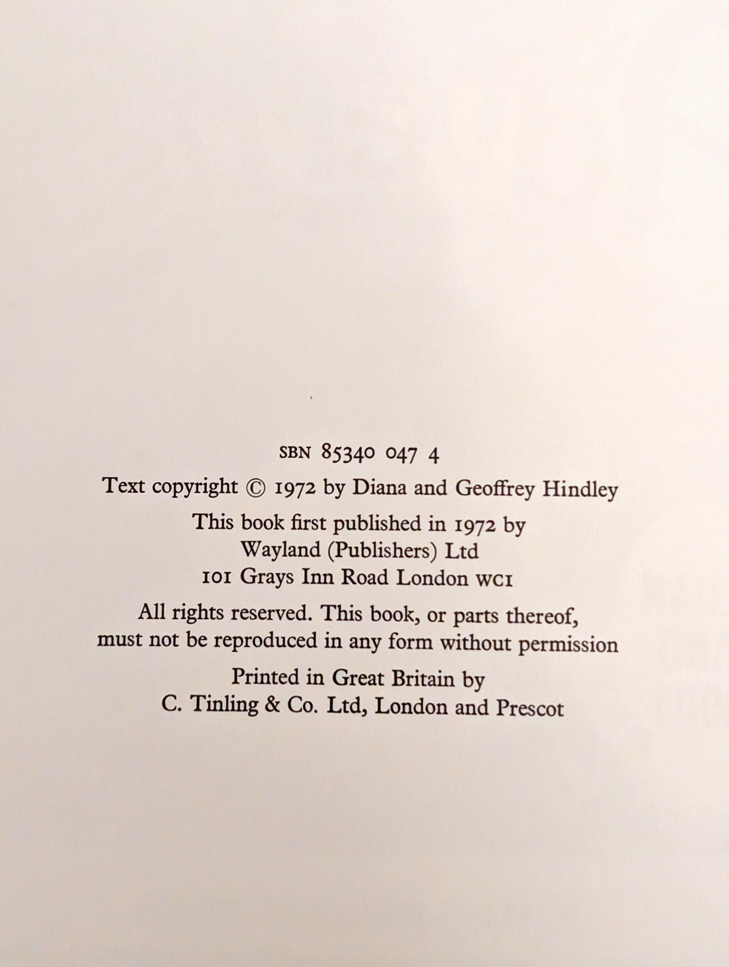 Advertising in Victorian England 1837-1901 by Diana & Geoffrey Hindley