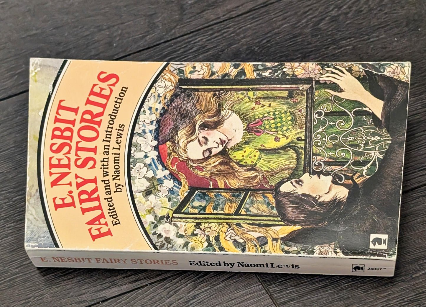 E.Nesbit Fairy Stories edited by Naomi Lewis