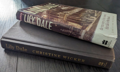 Lily Dale: The True Story of the Town that Talks to the Dead by Christine Wicker