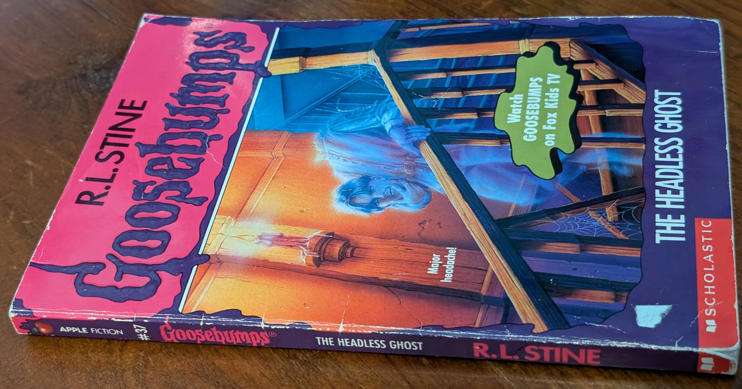 The Headless Ghost (Goosebumps #37) by R.L Stine