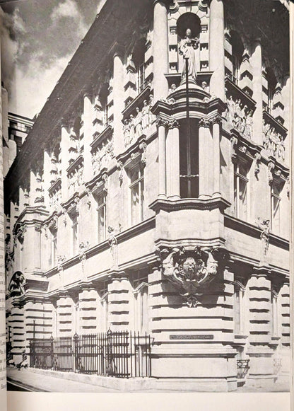 Edwardian Architecture: A Handbook to Building Design in Britain 1890-1914 by Alastair Service